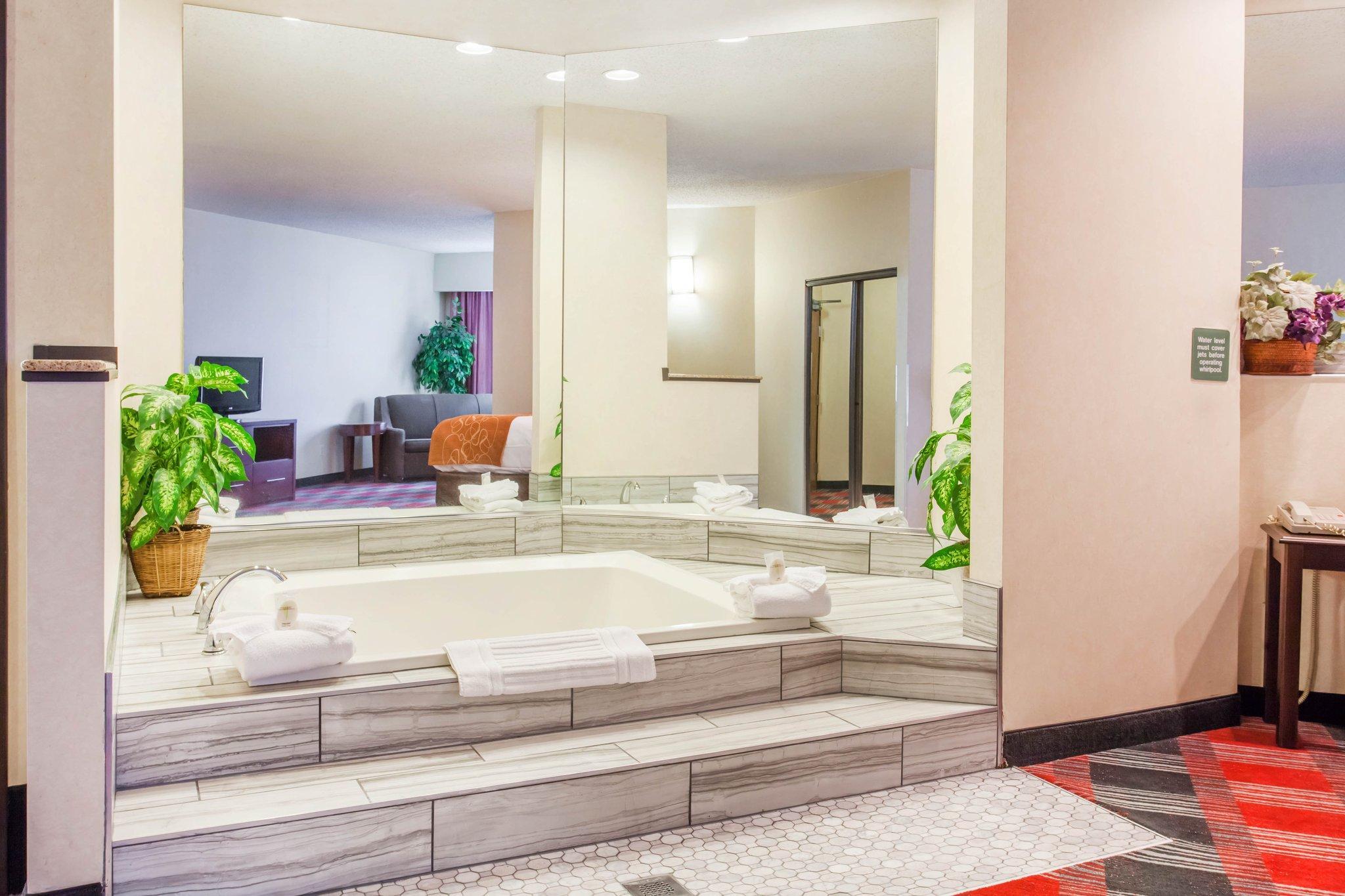 คอมฟอร์ต สวีท แวนคูเวอร์ Hotel ภายนอก รูปภาพ
