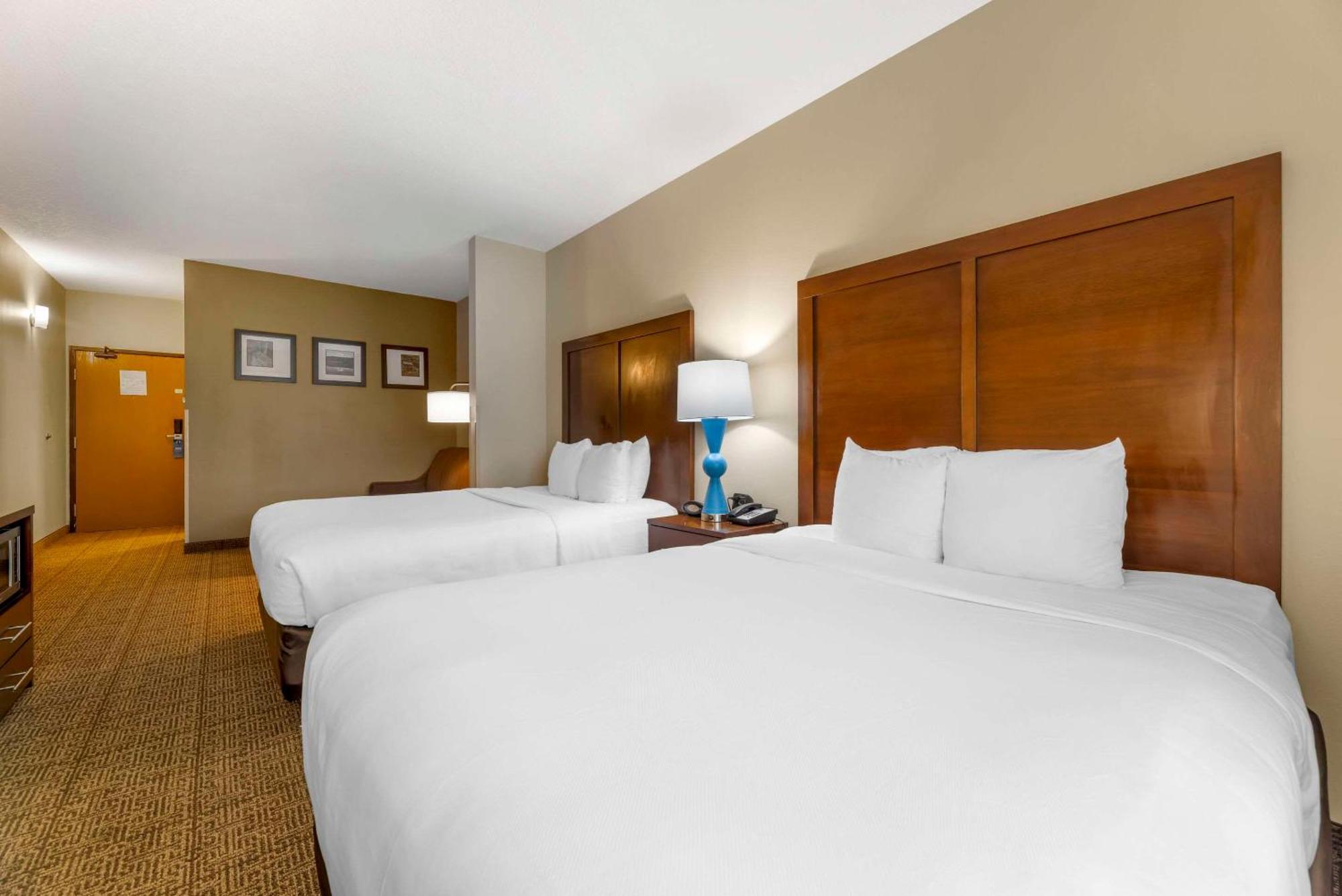 คอมฟอร์ต สวีท แวนคูเวอร์ Hotel ภายนอก รูปภาพ