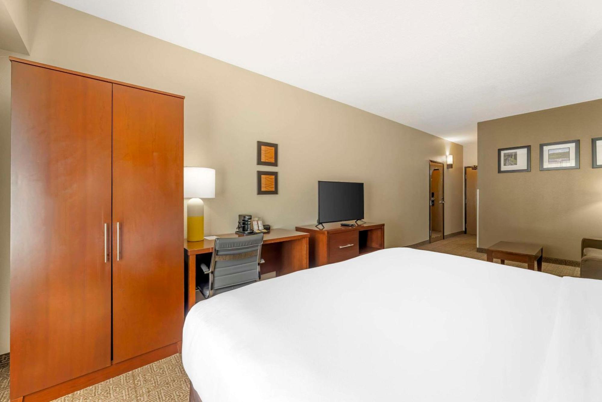 คอมฟอร์ต สวีท แวนคูเวอร์ Hotel ภายนอก รูปภาพ