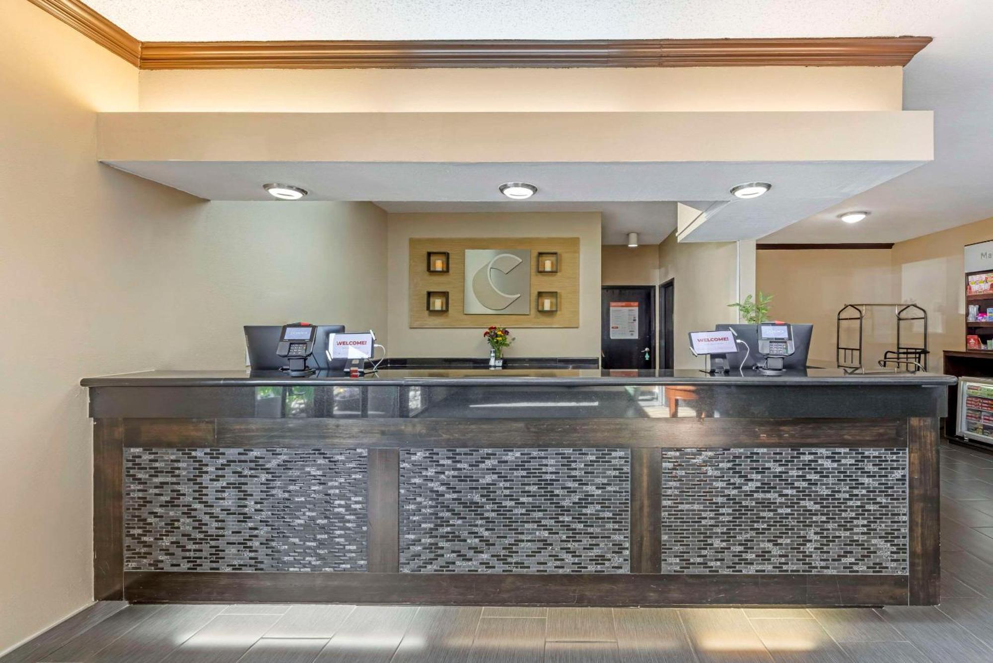 คอมฟอร์ต สวีท แวนคูเวอร์ Hotel ภายนอก รูปภาพ