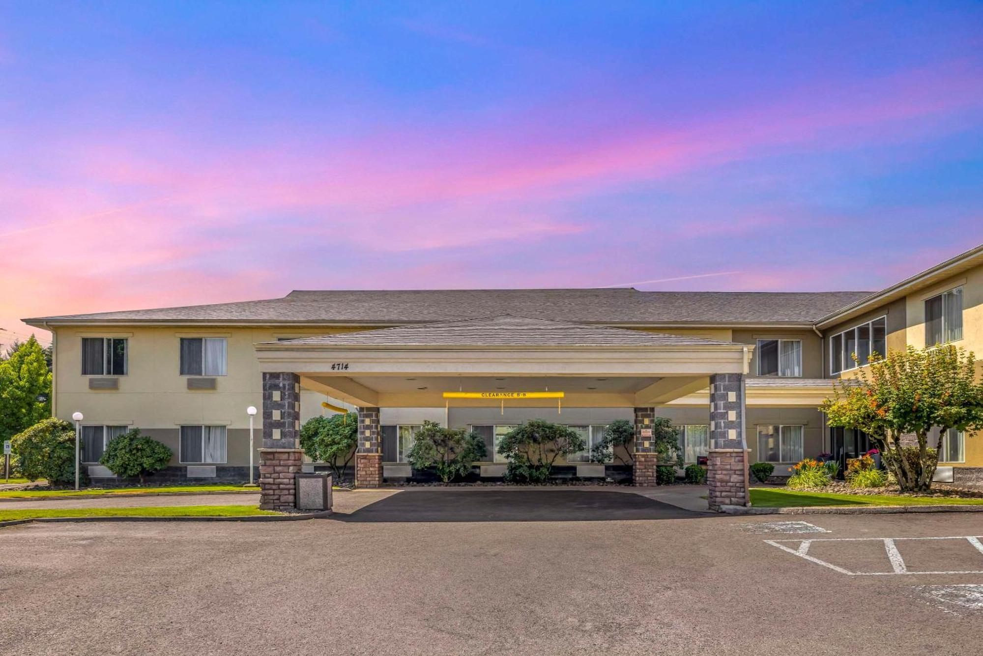 คอมฟอร์ต สวีท แวนคูเวอร์ Hotel ภายนอก รูปภาพ