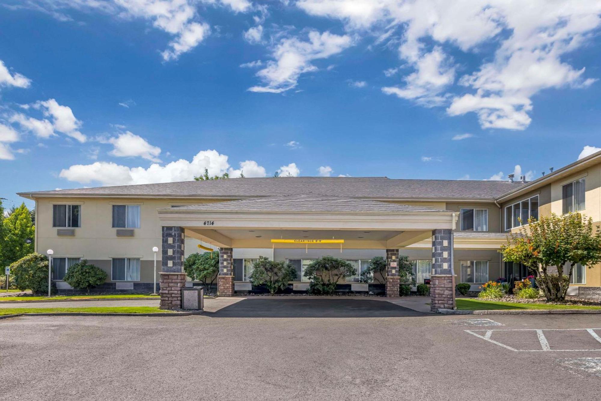 คอมฟอร์ต สวีท แวนคูเวอร์ Hotel ภายนอก รูปภาพ
